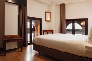 Small Standard | Hypo-allergenic bedding, in-room safe, desk, laptop workspace - Hotel da Bolsa (Porto)