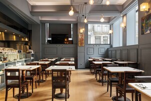 Café da manhã com buffet todos os dias mediante uma taxa