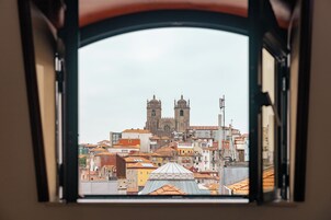 Quarto casal ou duplo superior | Roupas de cama antialérgicas, cofres nos quartos, escrivaninha