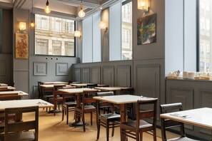 Daily buffet breakfast for a fee - Hotel da Bolsa (Porto)