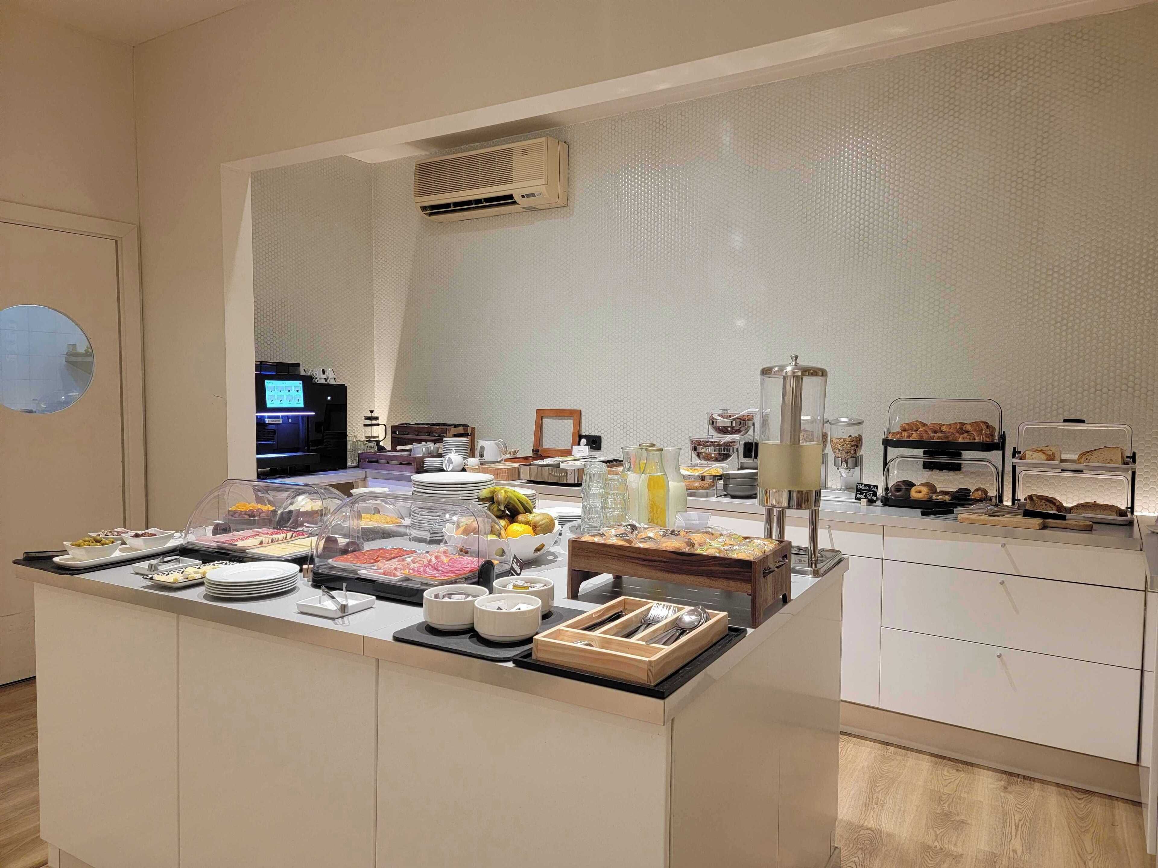 daily continental breakfast (eur 13.65 per person)