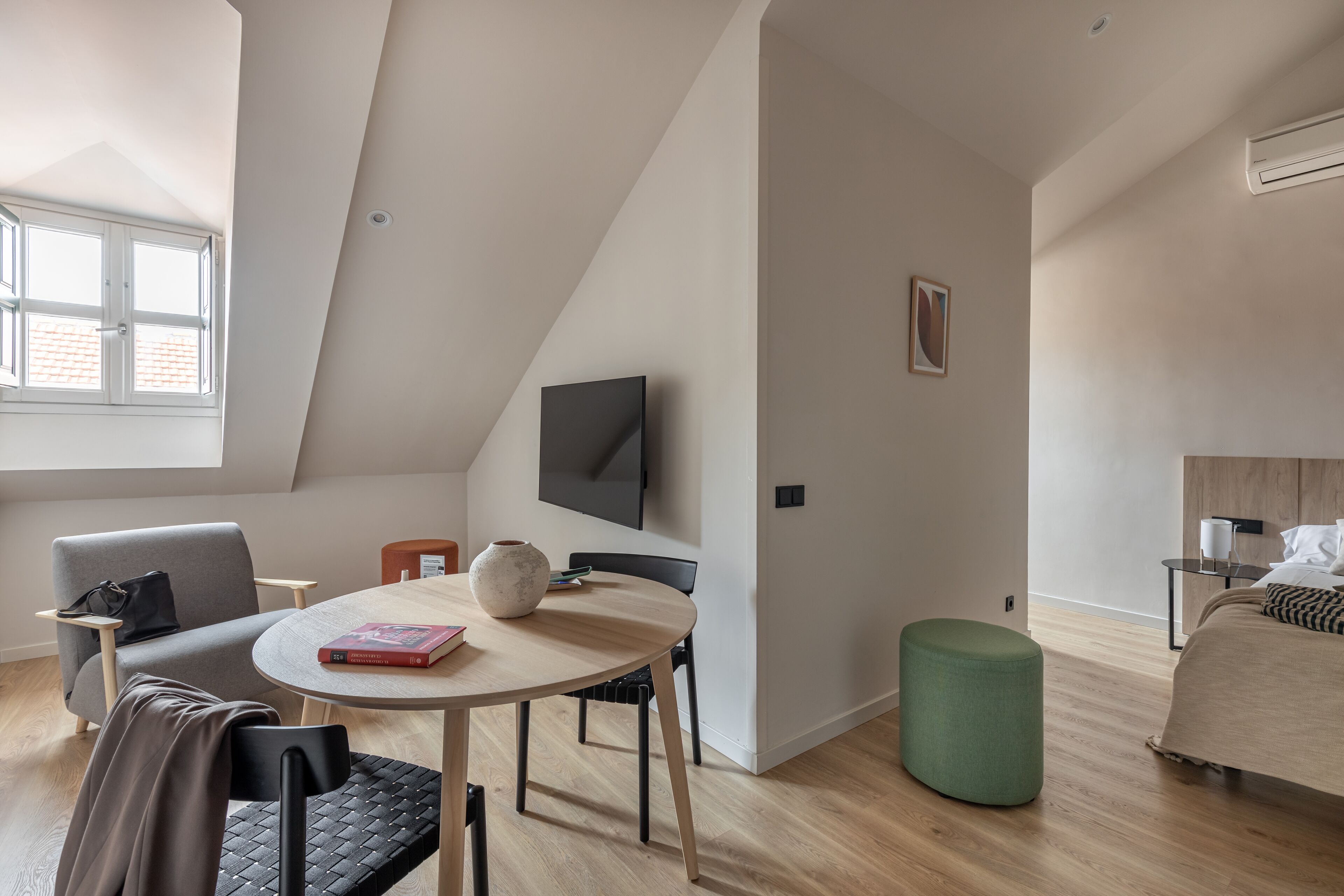 studio | living area | 50-inch flat-screen tv with cable channels, tv