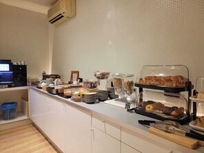 Desayuno continental todos los días (con cargo) 