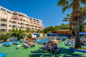 Piscina interna, piscina externa