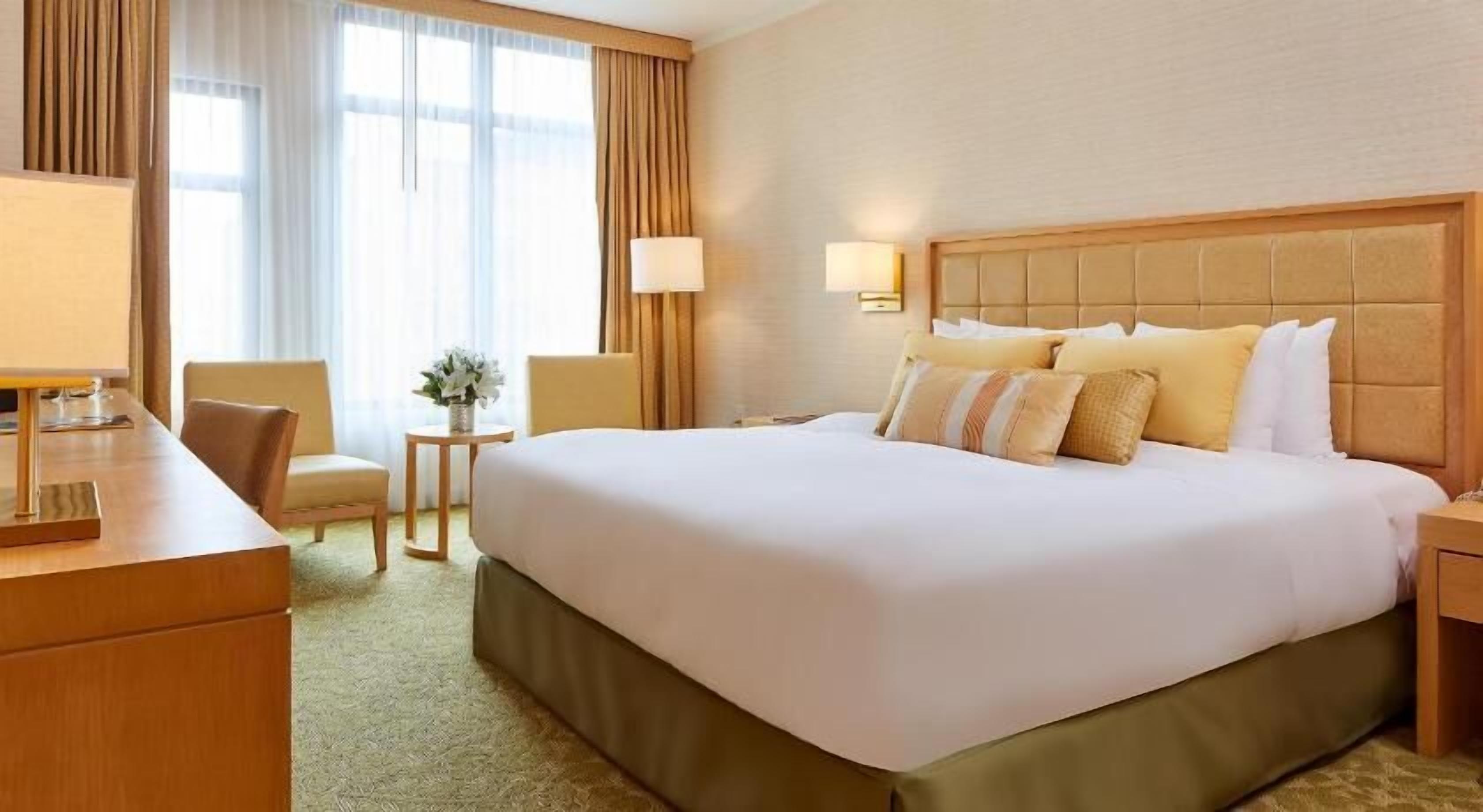 Ylelliset vuodevaatteet, untuvapeitot, pillowtop-patjalliset sängyt