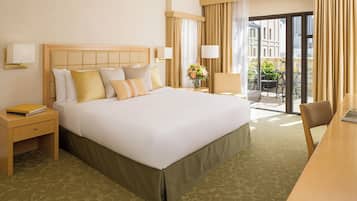 Habitación, 1 cama de matrimonio grande, terraza | Ropa de cama de alta calidad y edredones de plumas