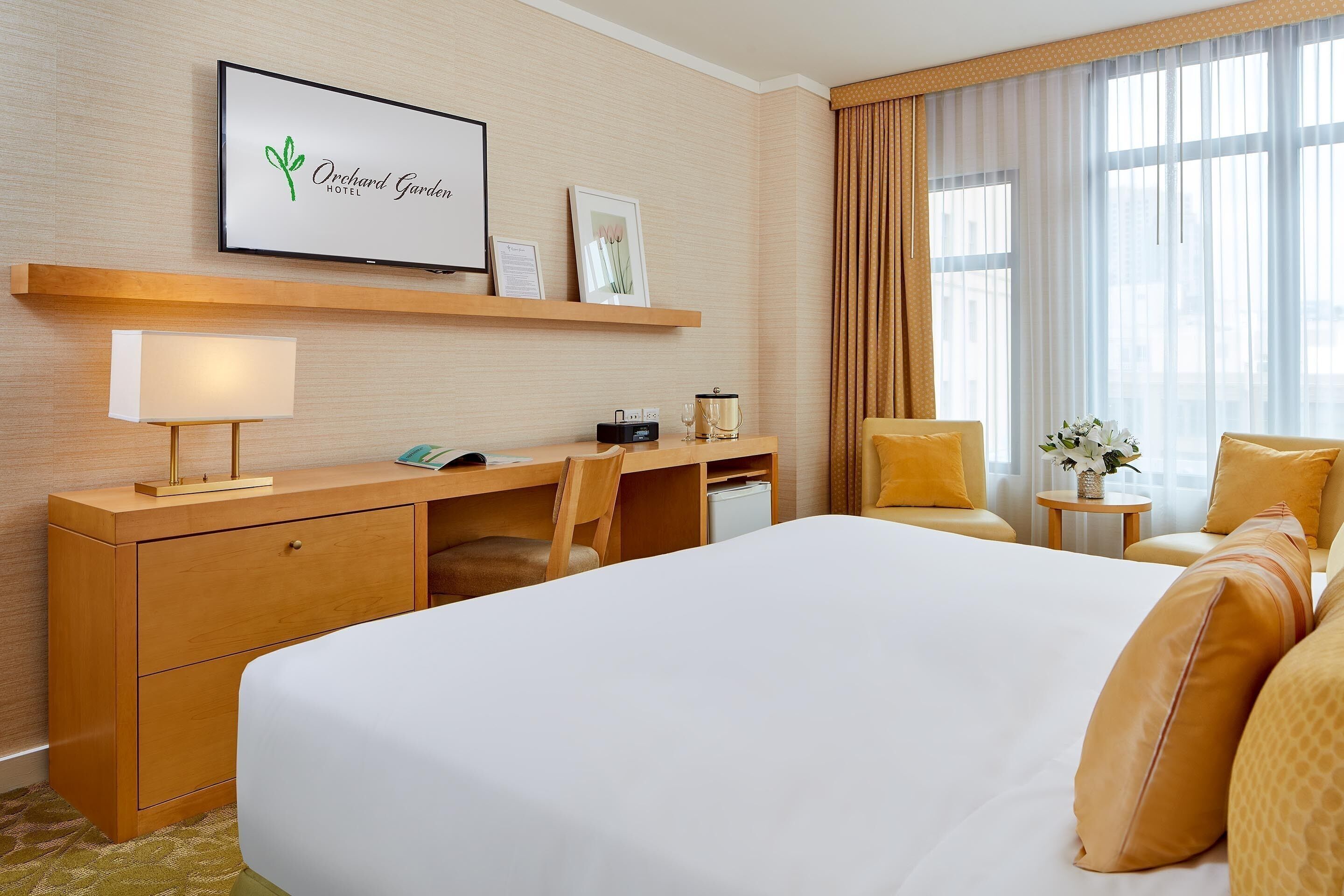 Ylelliset vuodevaatteet, untuvapeitot, pillowtop-patjalliset sängyt