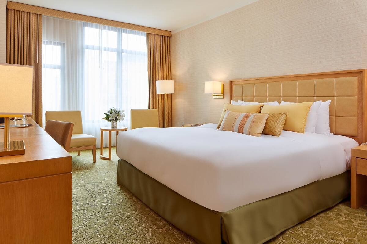Superior Room, 1 King Bed | Premium bedding, down comforters, pillowtop beds, in-room safe