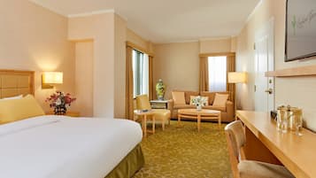 Junior Suite, 1 King Bed | Premium bedding, down comforters, pillowtop beds, in-room safe