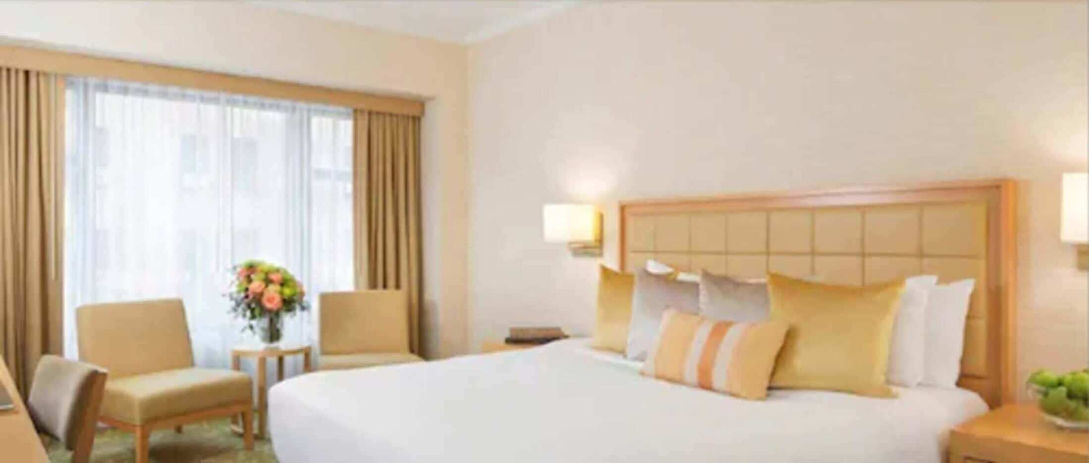 Ylelliset vuodevaatteet, untuvapeitot, pillowtop-patjalliset sängyt