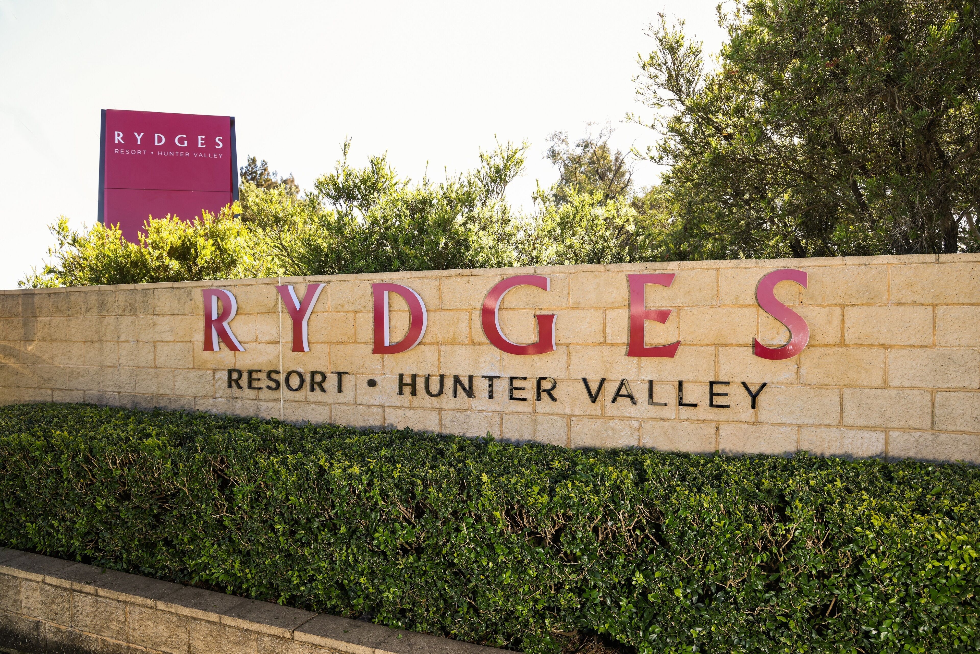 A sign for Rydges Resort in Hunter Valley.