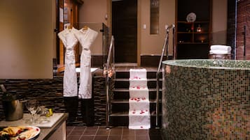 Couples treatment rooms, body treatments, hydrotherapy, aromatherapy