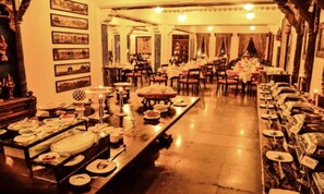 Daily buffet breakfast for a fee - The Royal Retreat Resort and Spa (Udaipur)