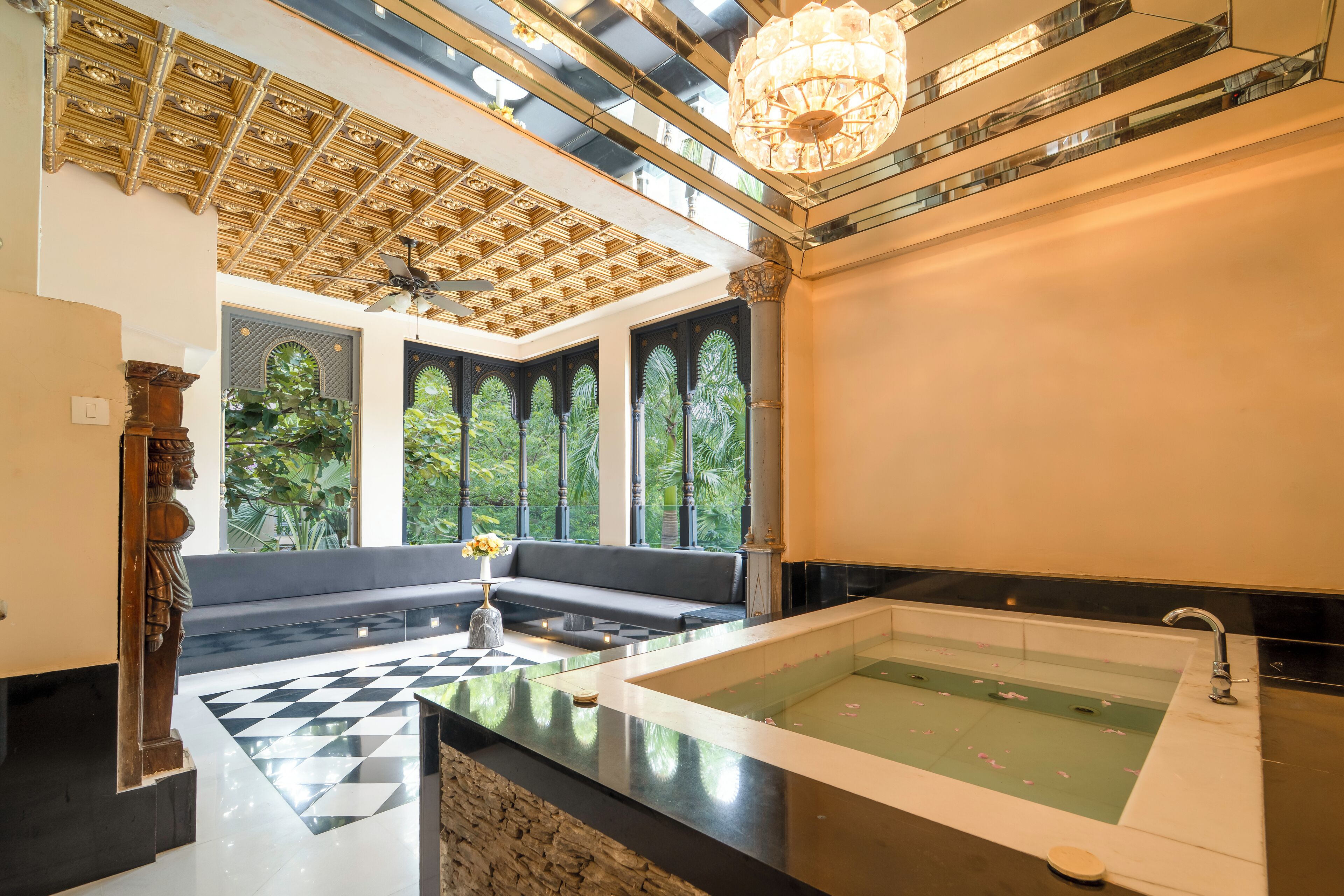 Royal Salute Suite | Bathroom | Shower, rainfall showerhead, designer toiletries, hair dryer