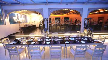 3 restaurants, Indian cuisine
