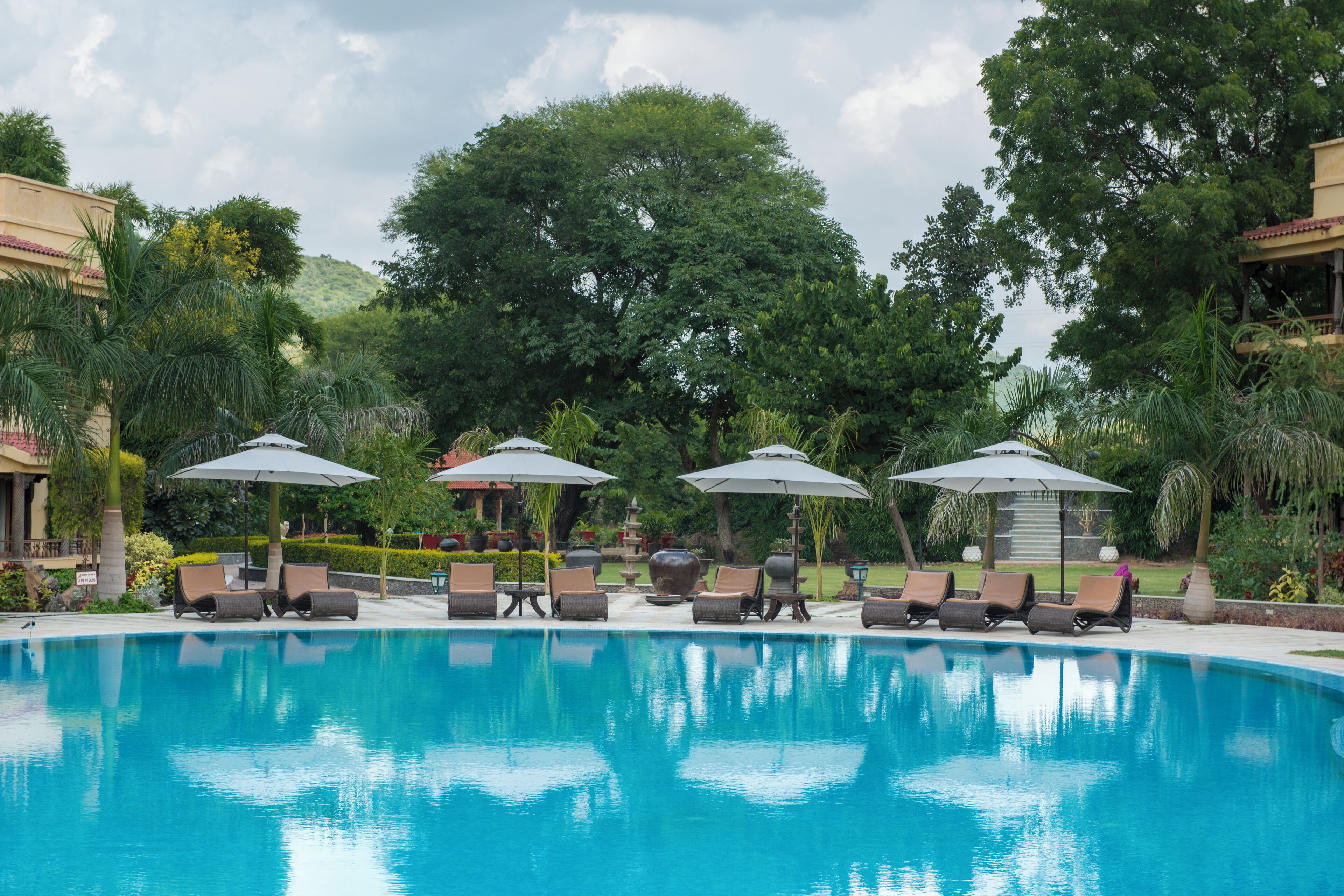 3 개의 야외 수영장