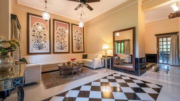 Senior Room | Ruang tamu | 32 inci televisyen LCD dengan satelit, TV, komputer