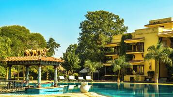 3 albercas al aire libre