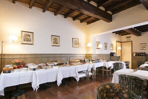 Free daily buffet breakfast