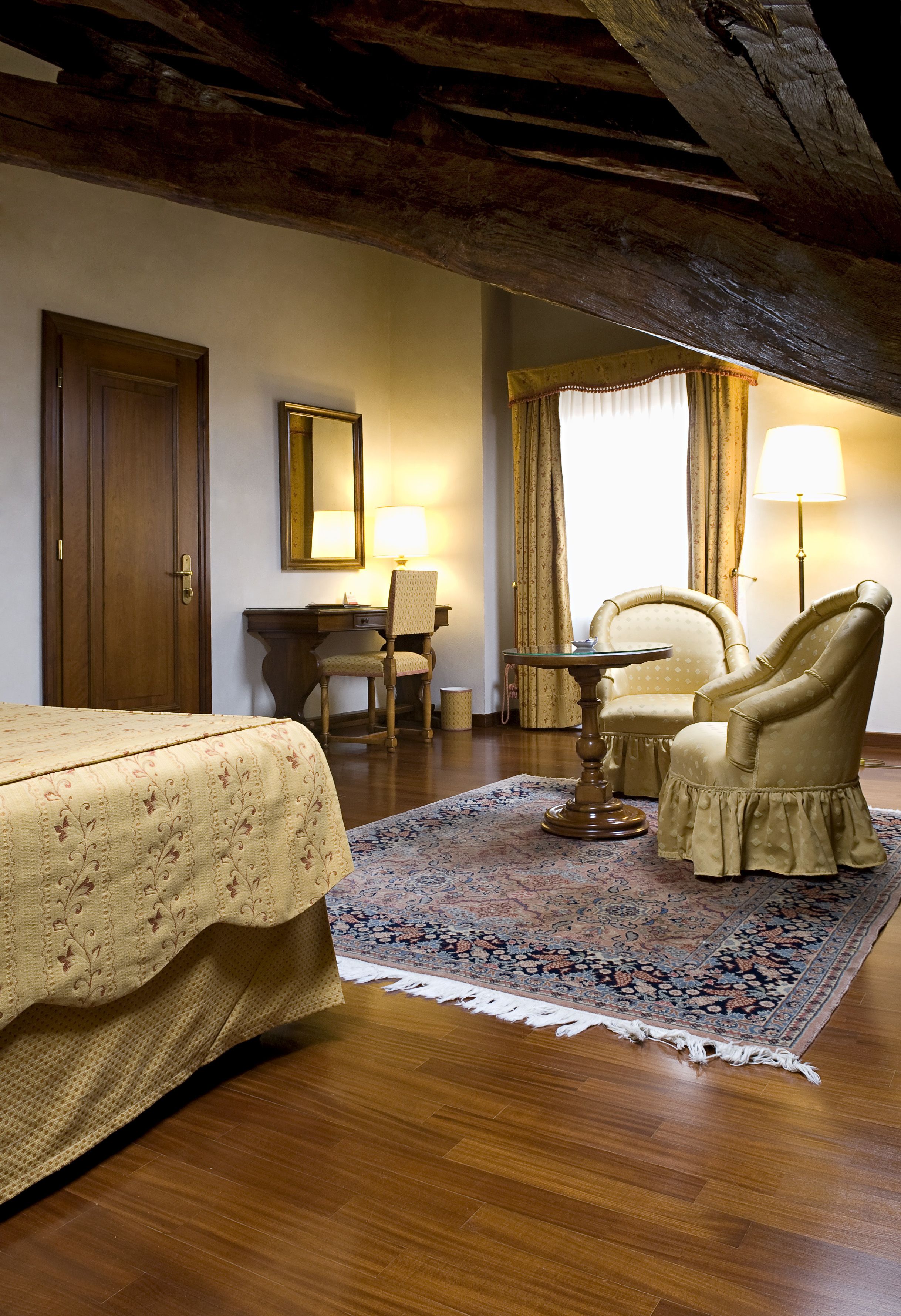 premium bedding, pillow-top beds, minibar, in-room safe