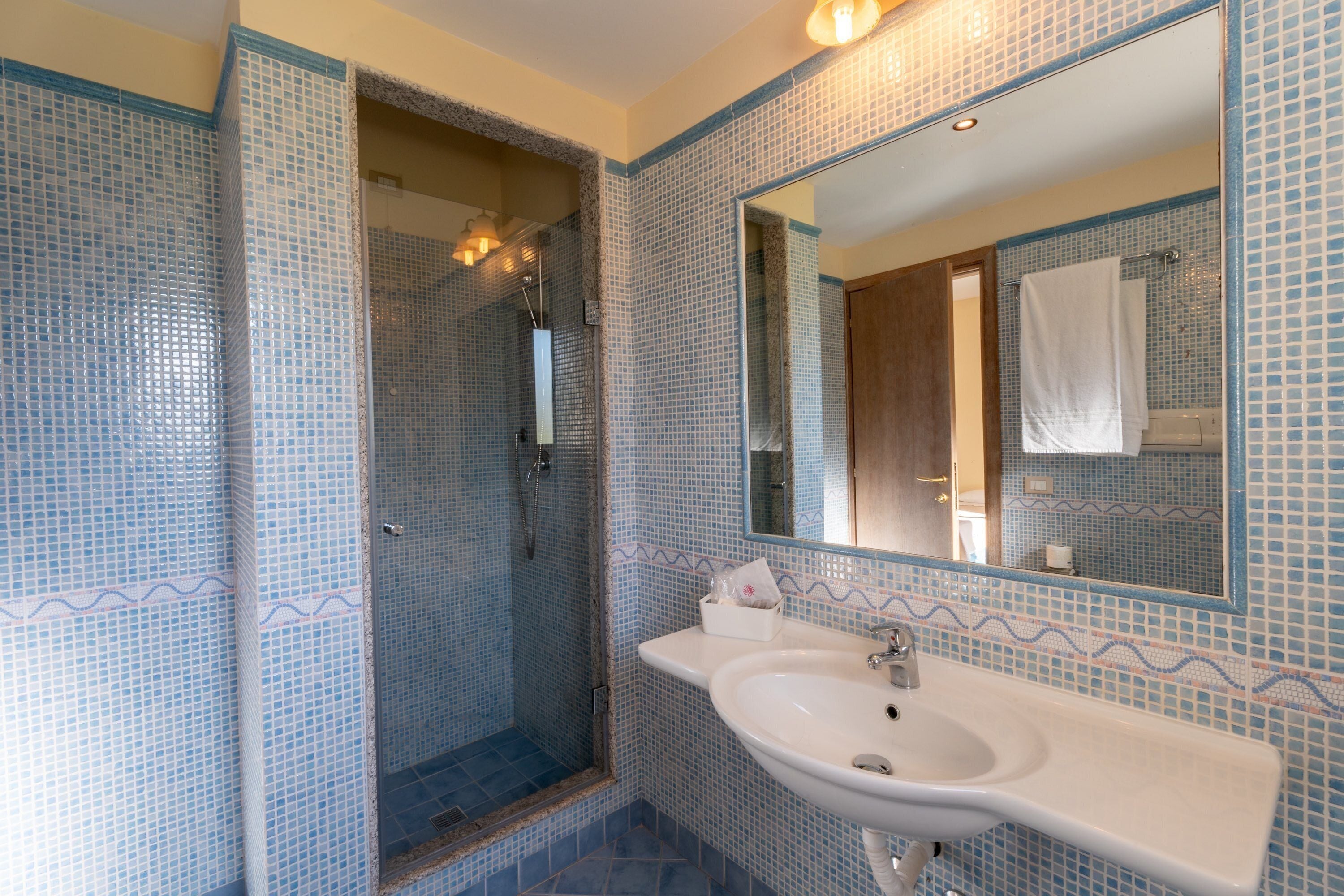 standard double room, annex building (strada statale 125) | minibar, in-room safe, soundproofing, free wifi