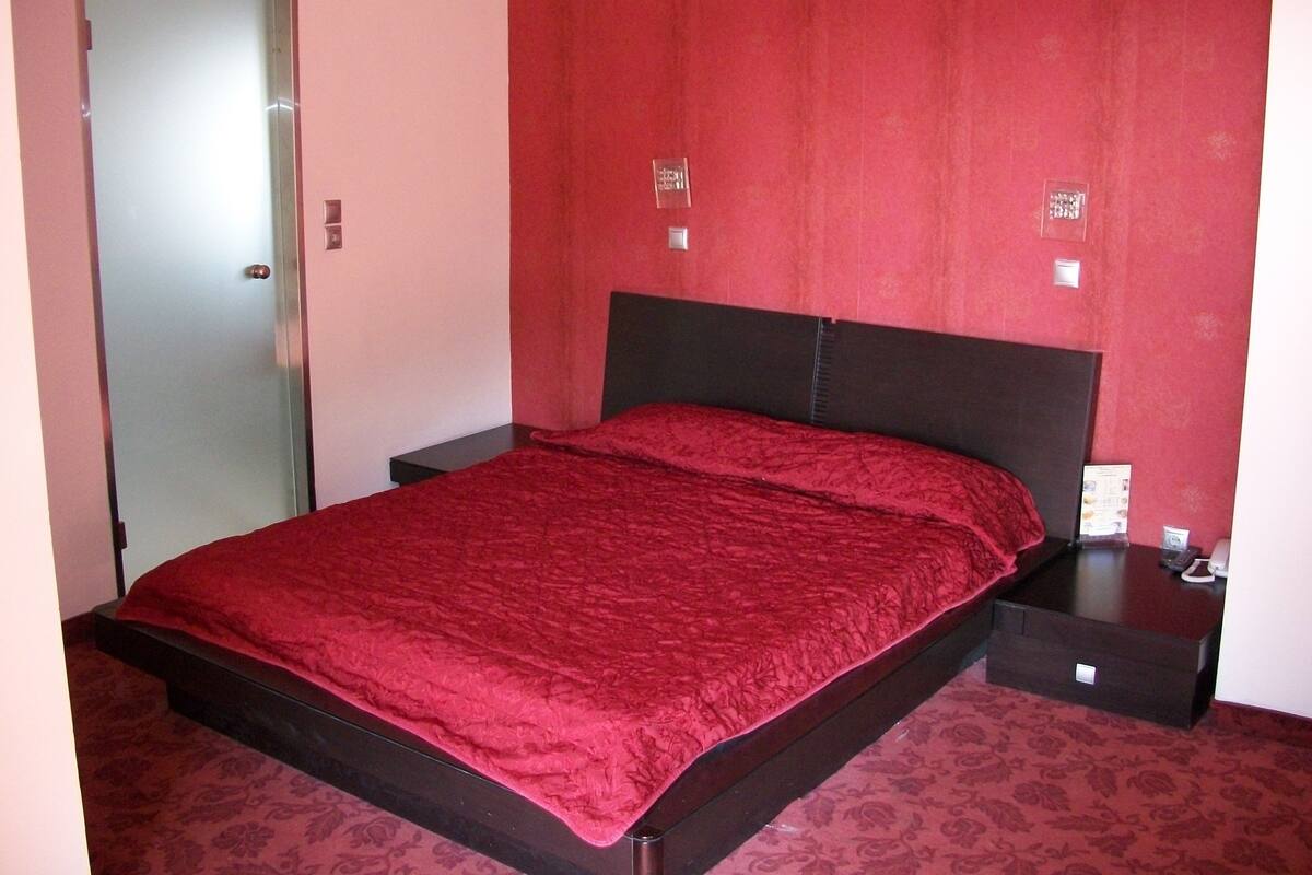 In-room safe, desk, soundproofing, iron/ironing board (on request)