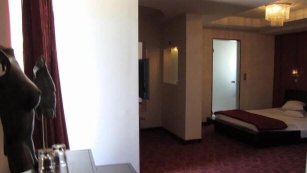 In-room safe, desk, soundproofing, iron/ironing board (on request) - Minoa Hotel (Athens)