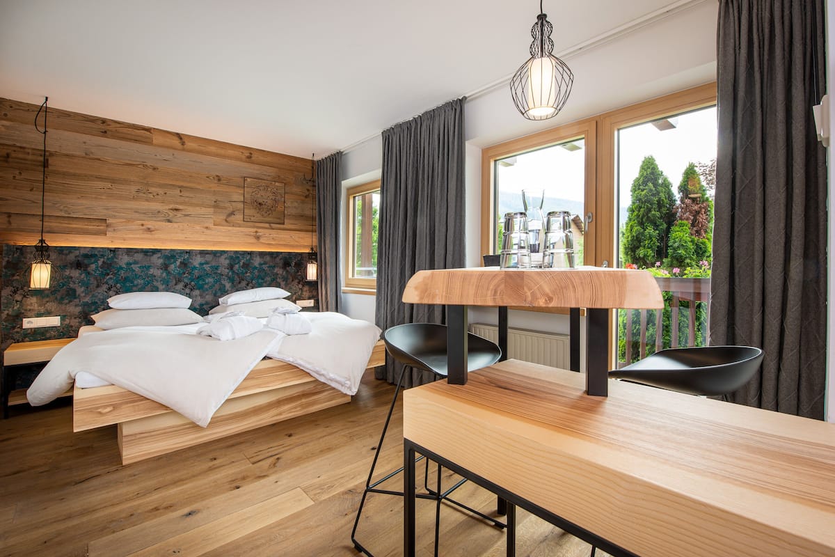 premium bedding, down duvets, in-room safe, individually decorated