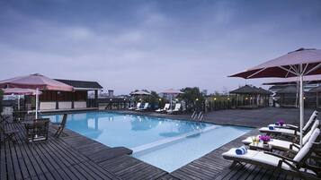 Seasonal outdoor pool