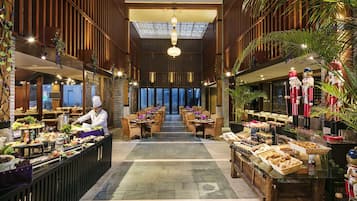 2 restauranter; serverer morgenmad