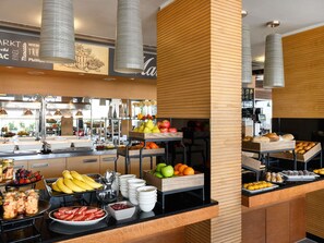 Daily buffet breakfast for a fee - Novotel Budapest Danube (Budapest)