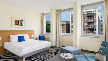 Minibar, una cassaforte in camera, una scrivania, postazione laptop