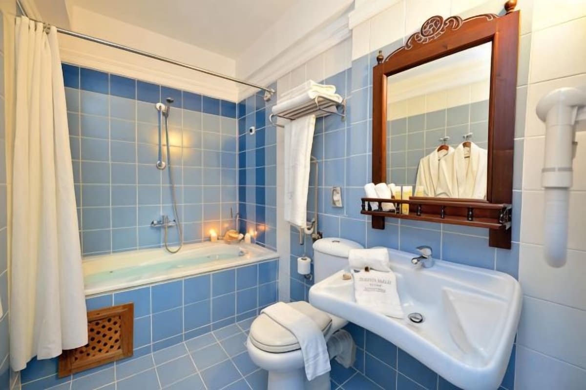 Junior Suite with Outdoor Jacuzzi