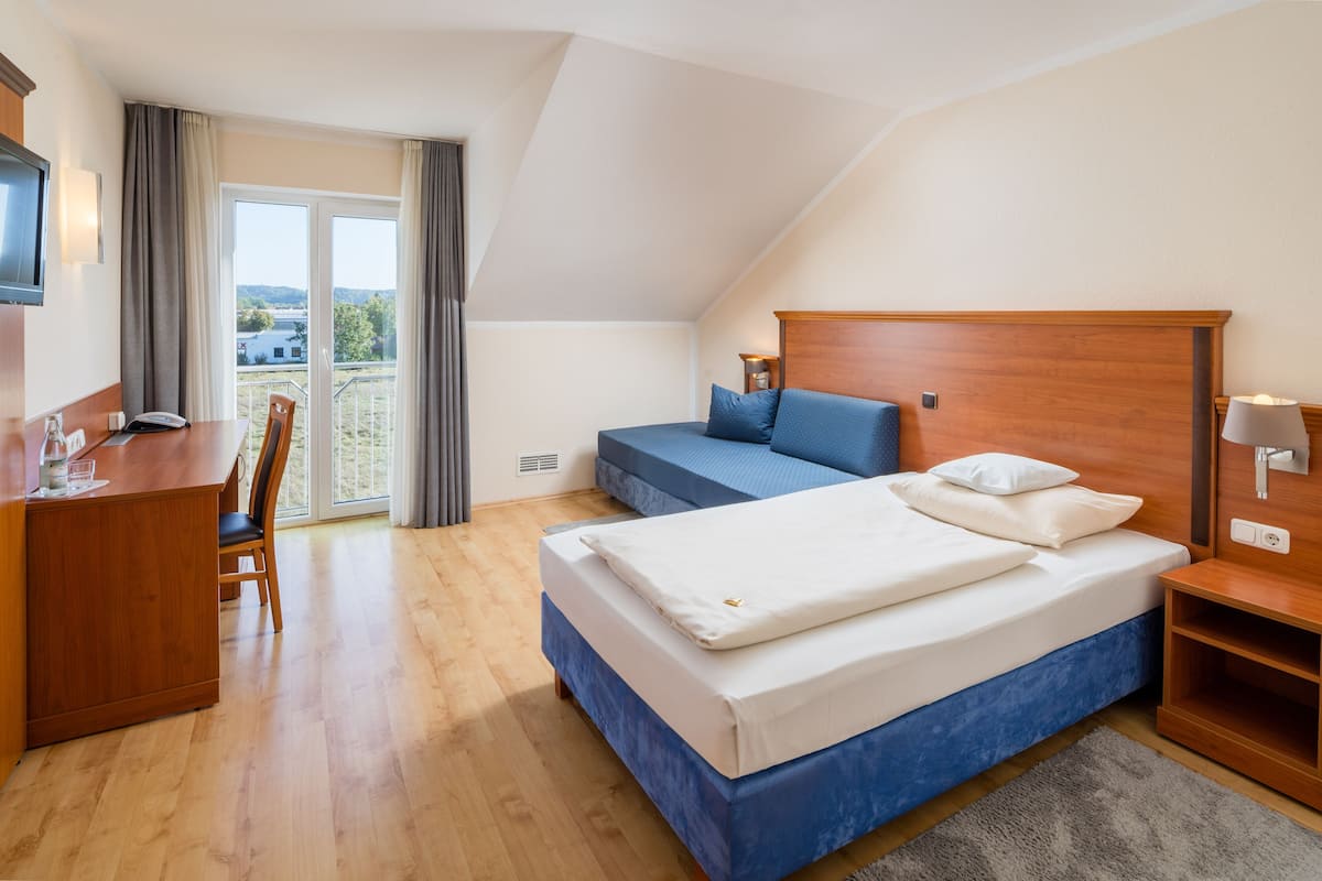 Single Room | Hypo-allergenic bedding, minibar, in-room safe, desk