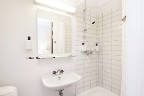 Douche, serviettes fournies