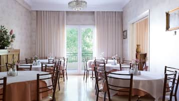 Se ofrece un desayuno continental (6 EUR por persona)