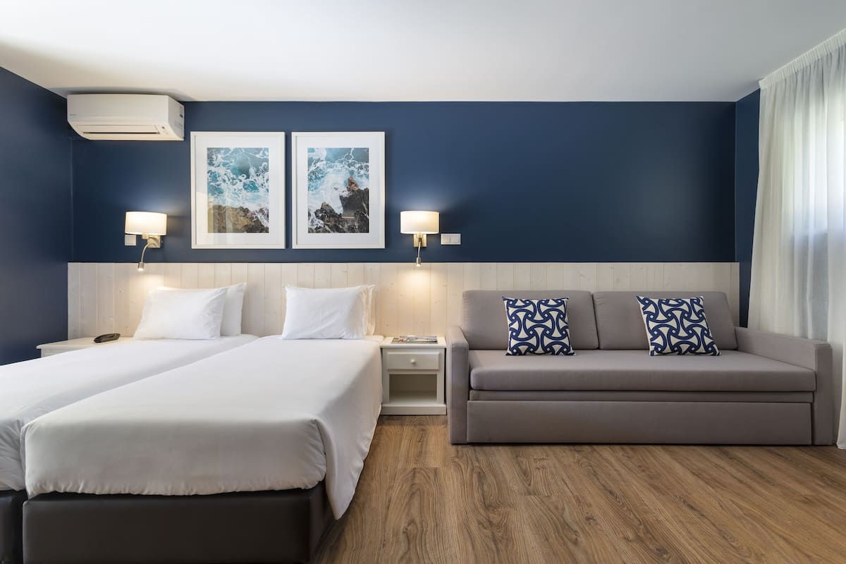 1 bedroom, desk, free wifi, bed sheets