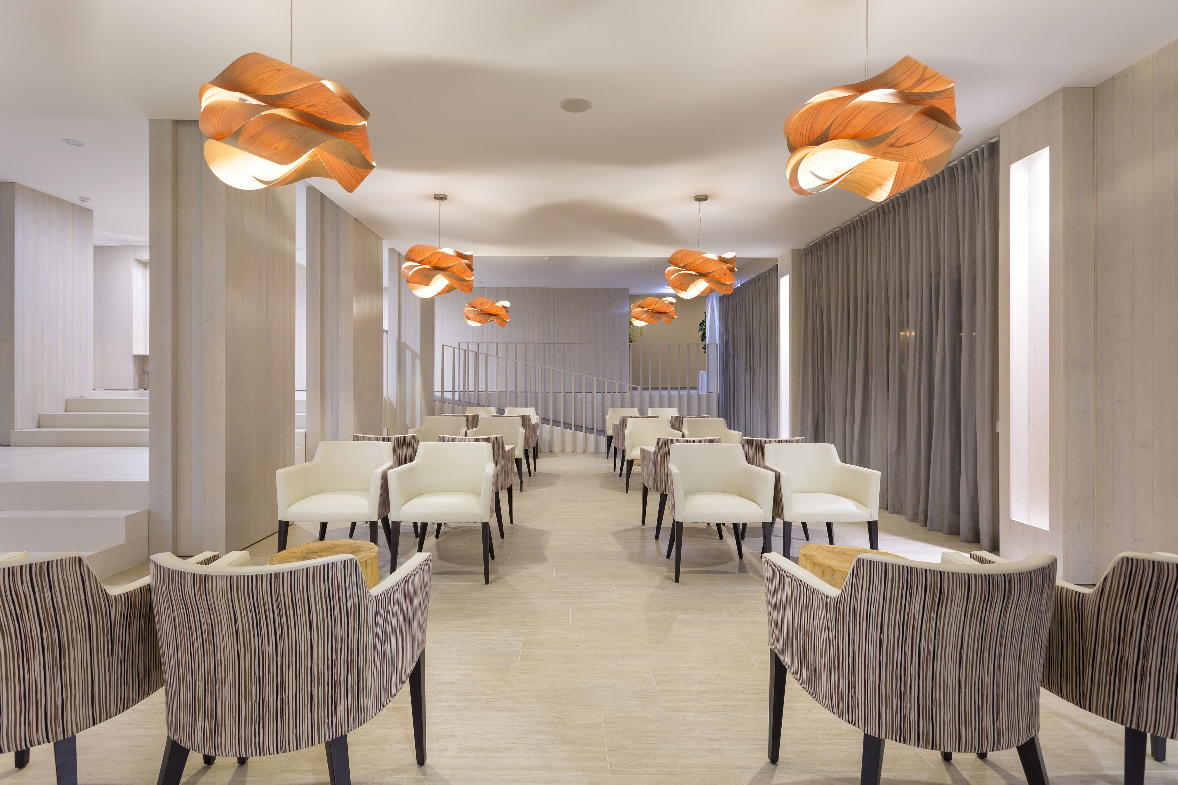 2 bars/lounges, 2 poolside bars