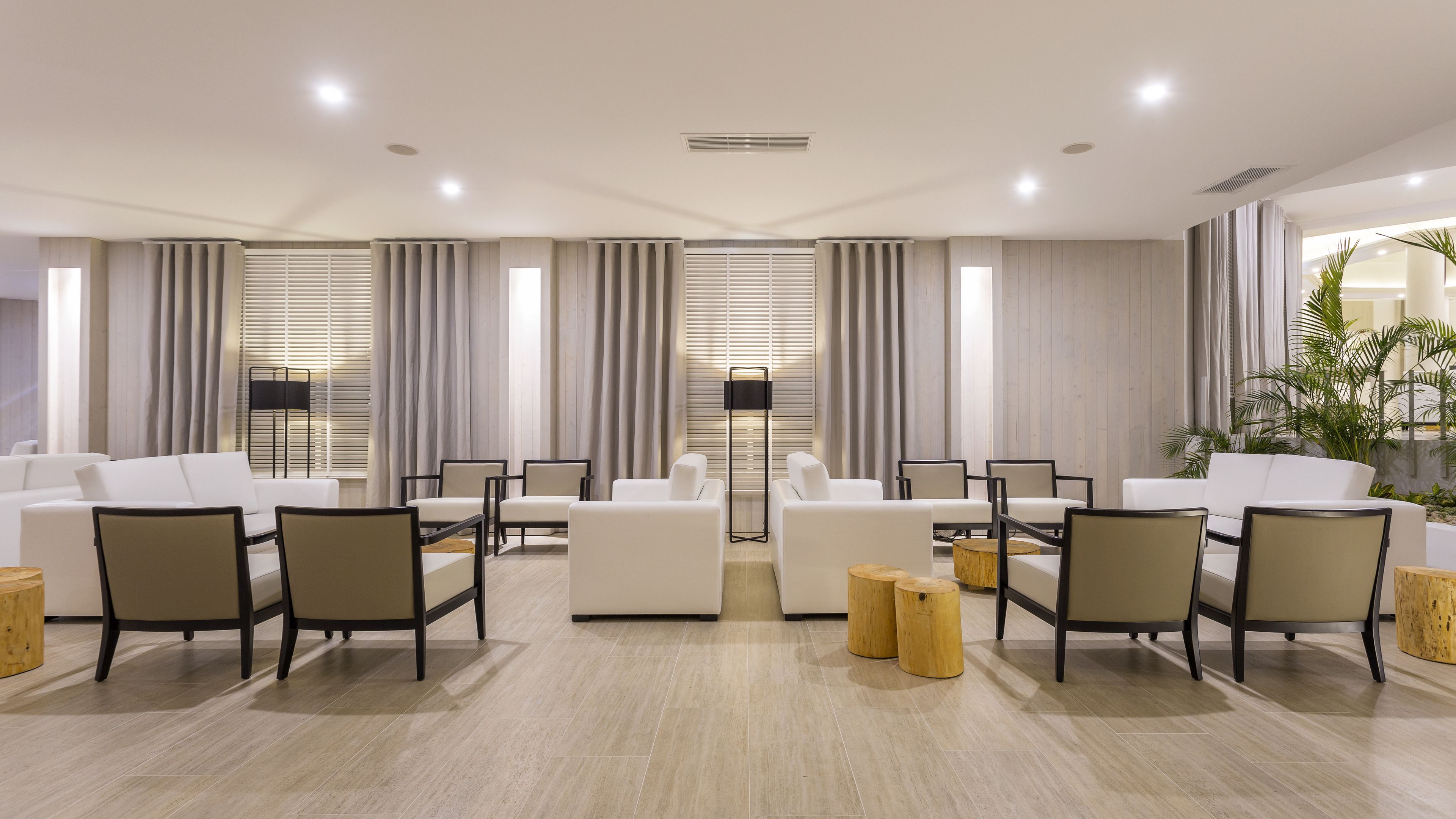 2 bars/lounges, 2 poolside bars