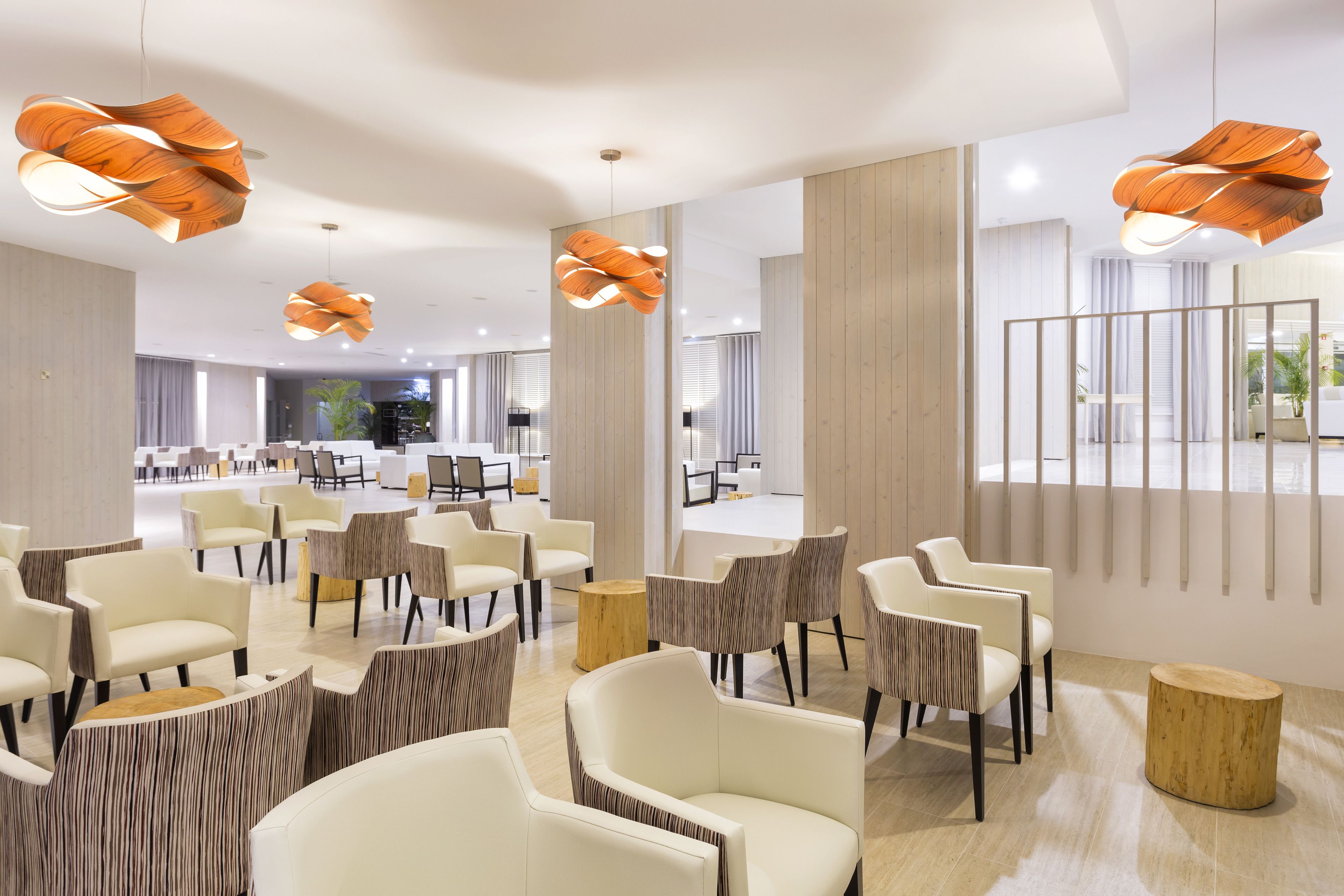 2 bars/lounges, 2 poolside bars