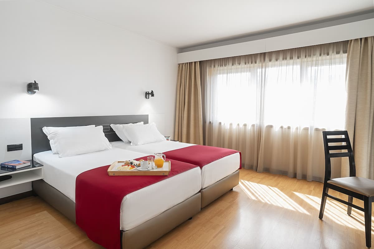 Twin Room | Desk, blackout curtains, free WiFi, bed sheets