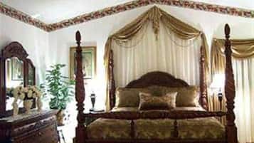 Habitación Gold | Decoración personalizada y wifi gratis