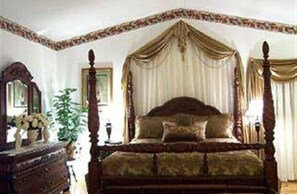 Gold room | Individually decorated, free WiFi - The Inn on Thistle Hill (Boston)