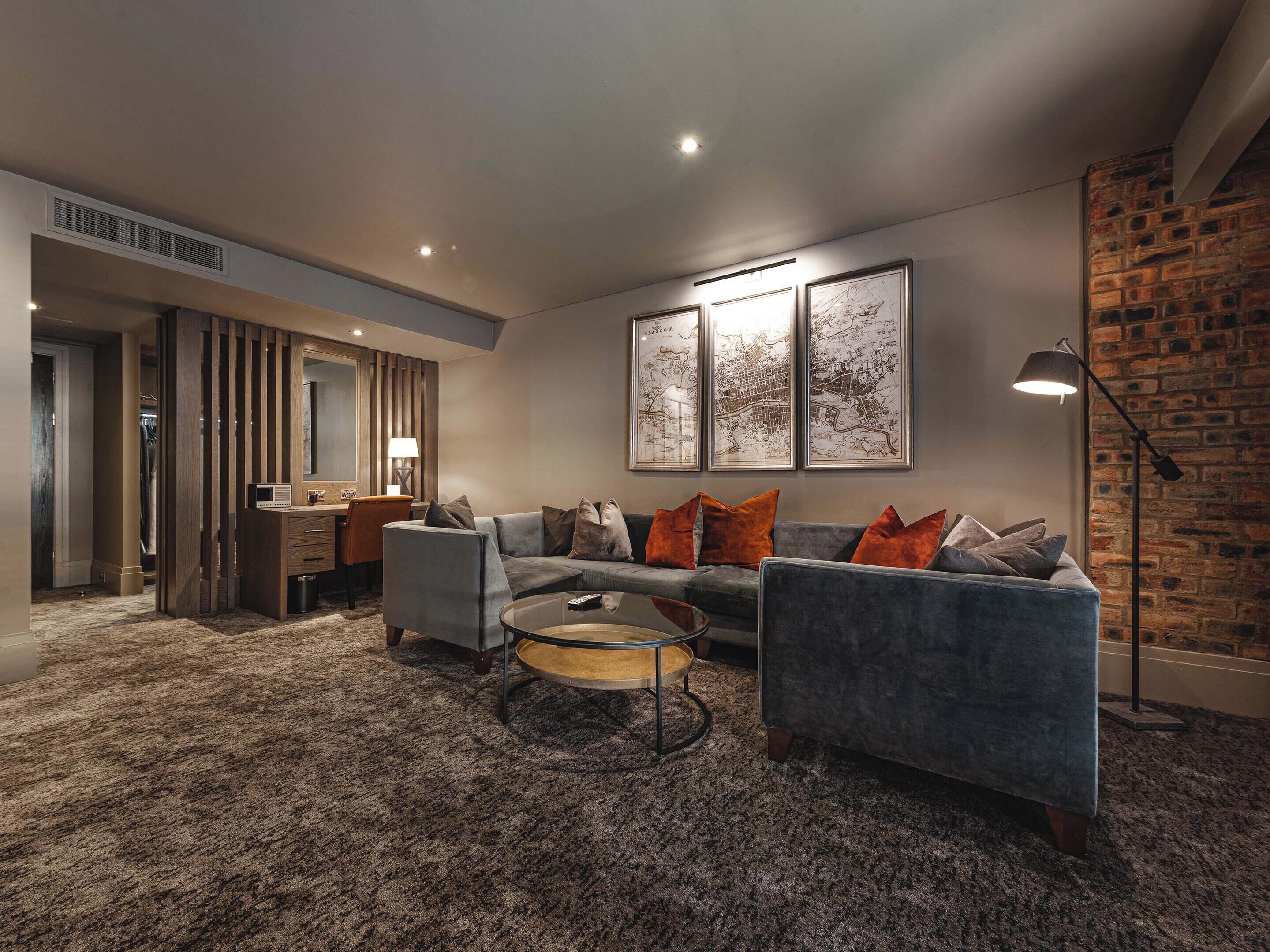 signature suite | living area | flat-screen tv