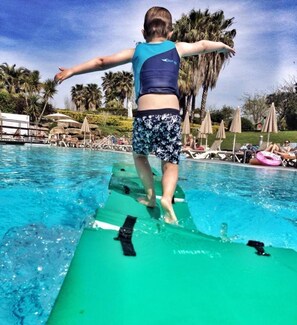 Indoor pool, seasonal outdoor pool, pool umbrellas, pool loungers - Hotel Montemar Maritim (Santa Susanna)