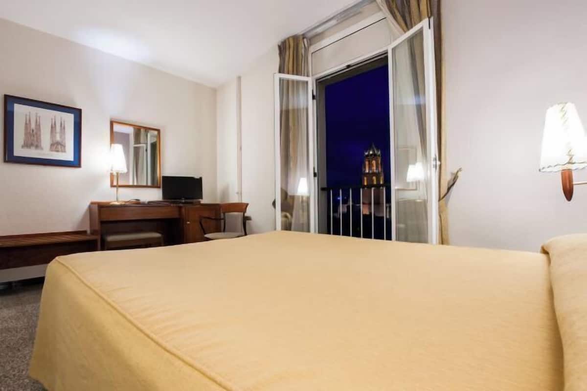 Minibar, Schreibtisch, Verdunkelungsvorhänge, schallisolierte Zimmer