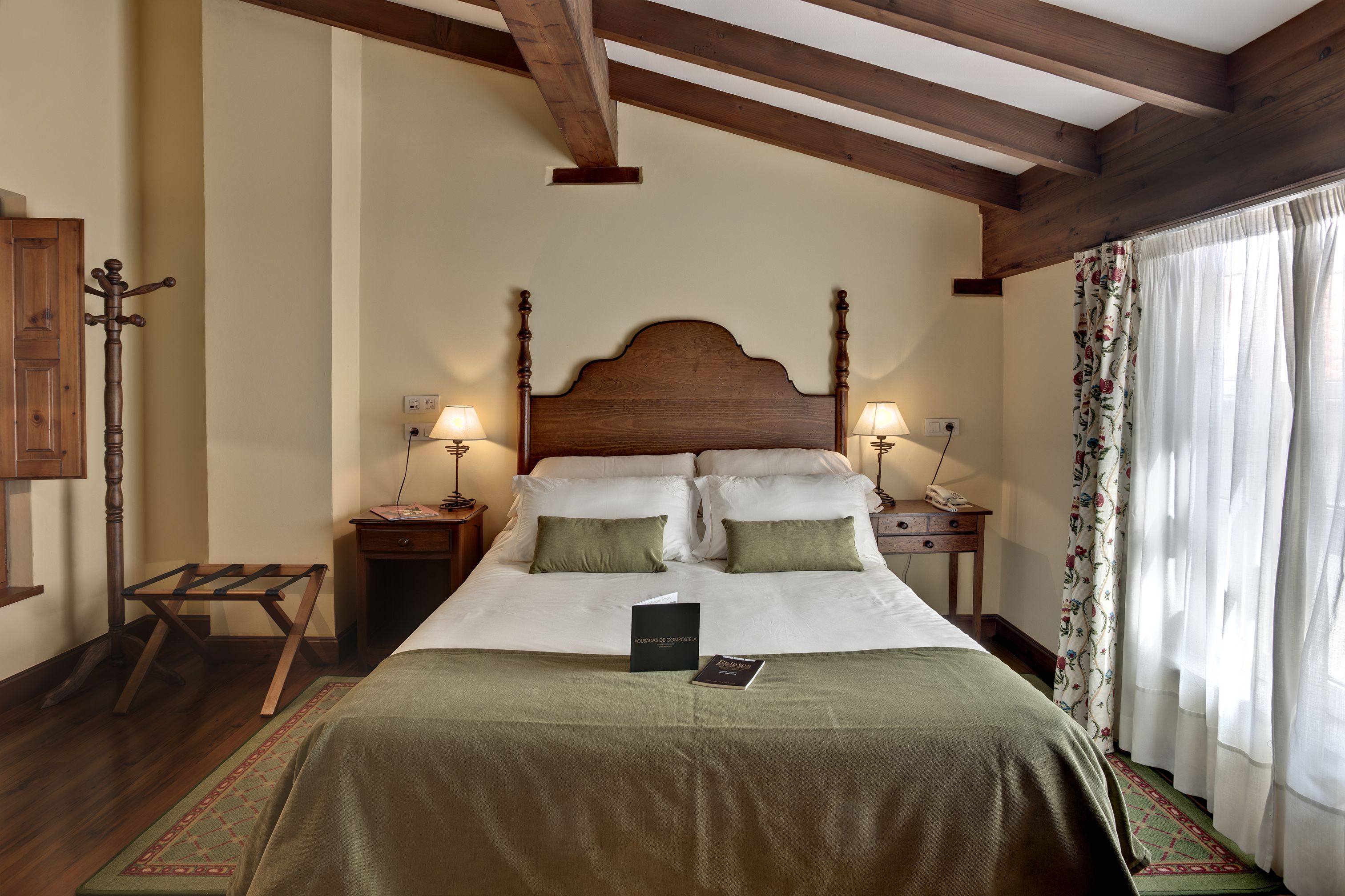 double or twin room | desk, free wifi, bed sheets