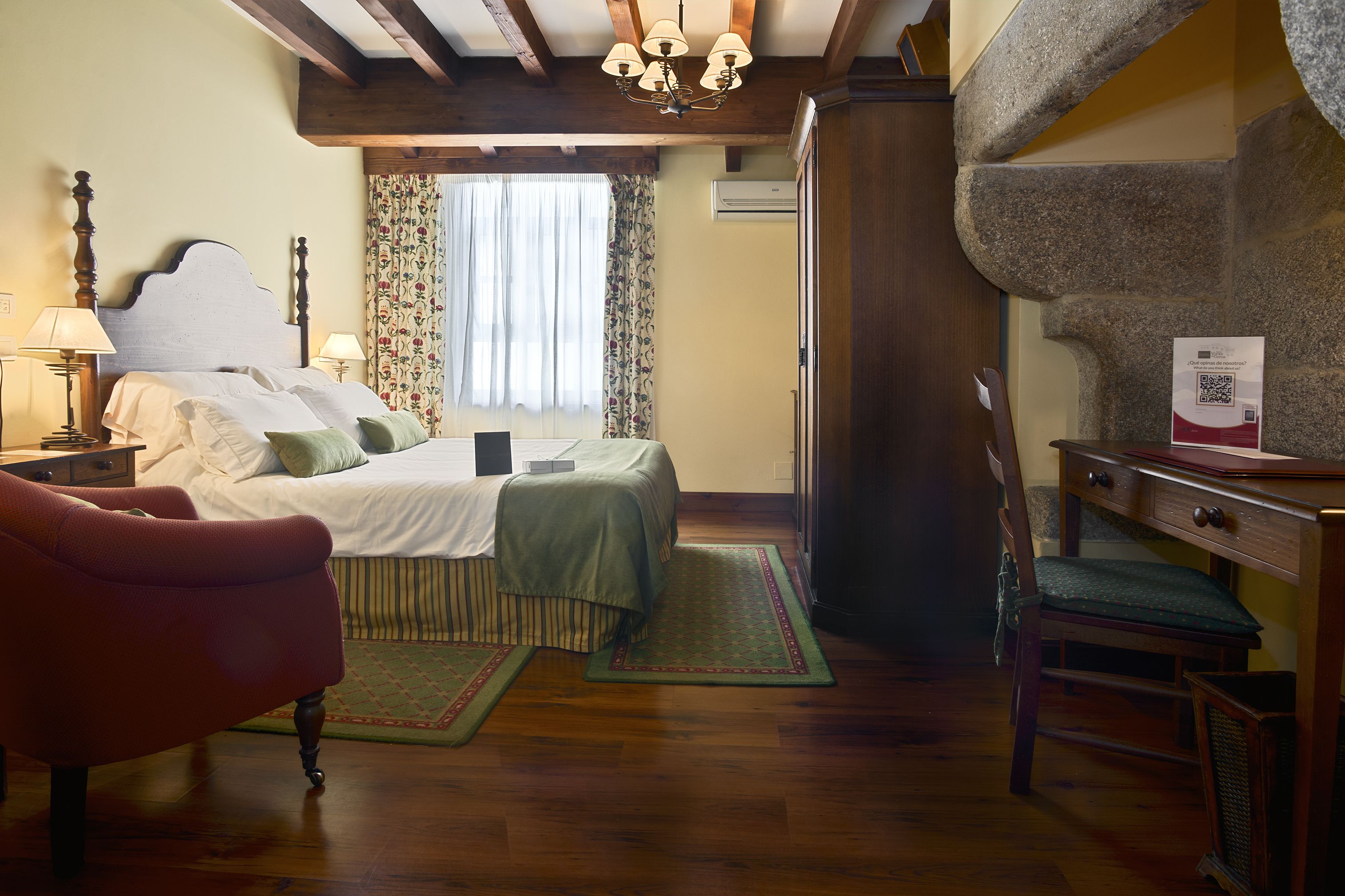 double or twin room | desk, free wifi, bed sheets