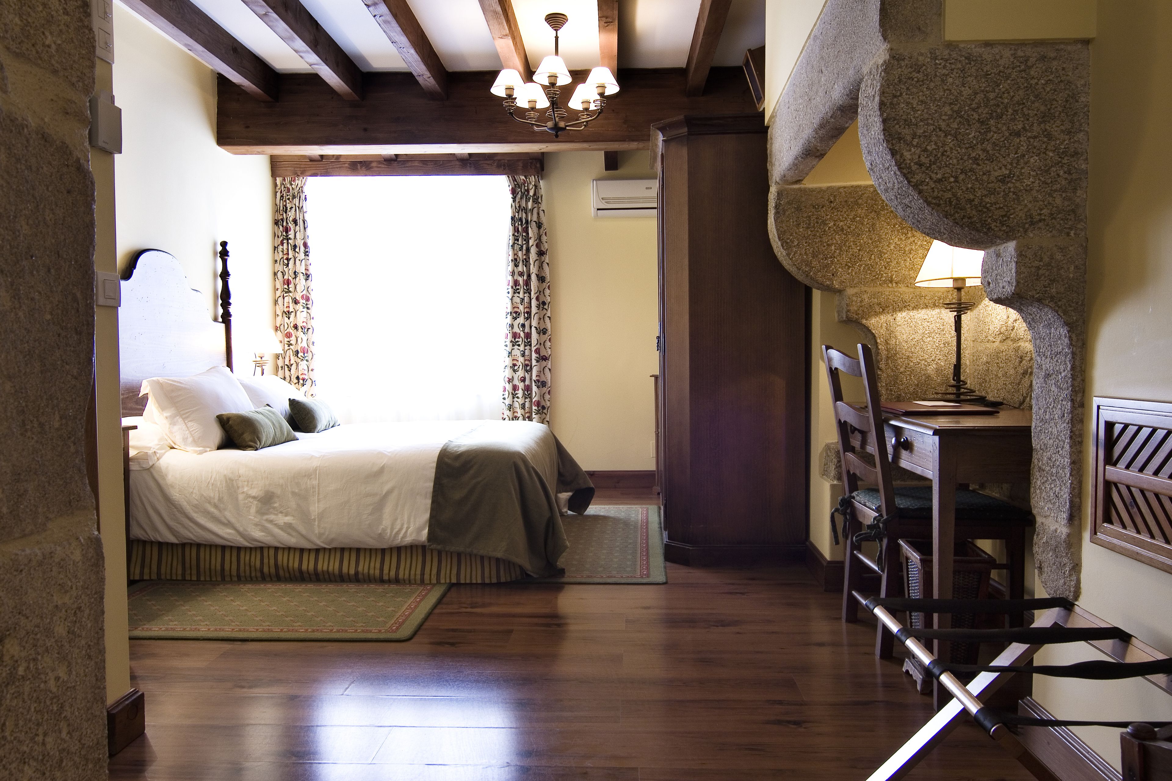 double or twin room | desk, free wifi, bed sheets