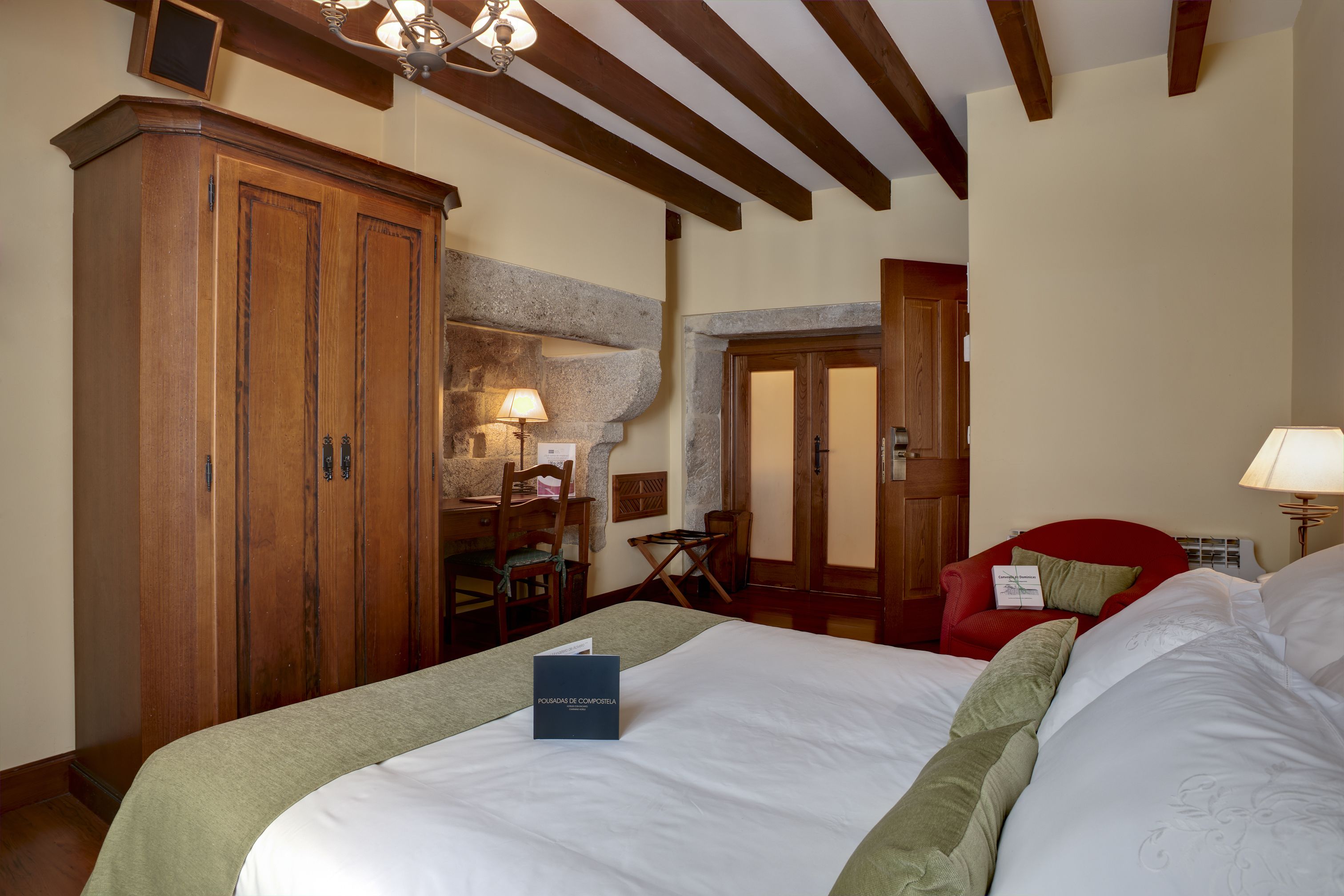 double or twin room | desk, free wifi, bed sheets